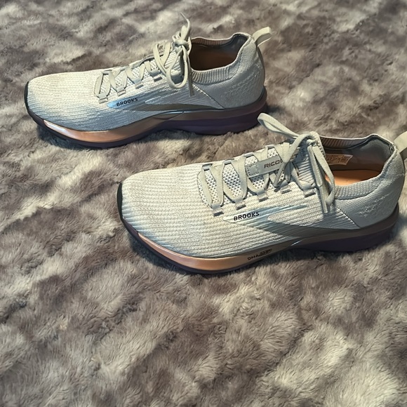 EUC - Brooks Ricochet 2 Womens Sneaker Running Shoes - Grey/Cantaloupe/Grape - Picture 5 of 8